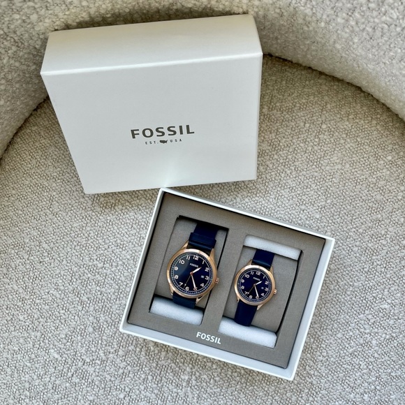 Fossil Wylie Three-Hand Navy Leather Watch Box Set - Picture 8 of 9